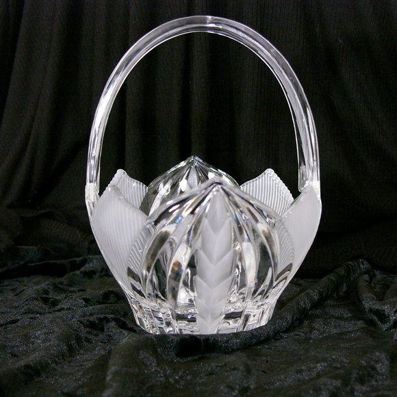 Crystal Glass Basket Scalloped Pointed Edges Etched Leaves 8.5 Inches High - Picture 3 of 5